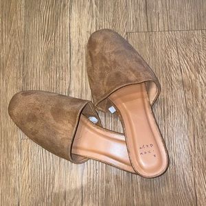 Size 7.5 never worn tan mules
